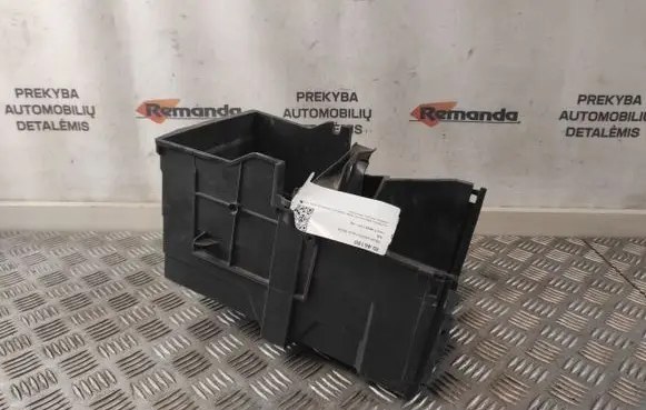 Battery box tray