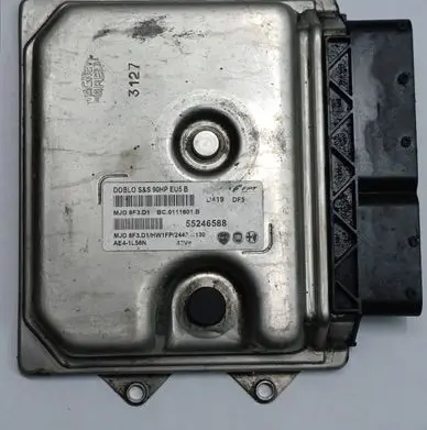 Opel Combo D Engine control unit/module ECU 55246588 MJD8F3D1
