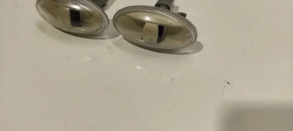 Front fender indicator light