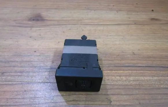 Volkswagen PASSAT B5.5 Seat heating switch 3B0963563D
