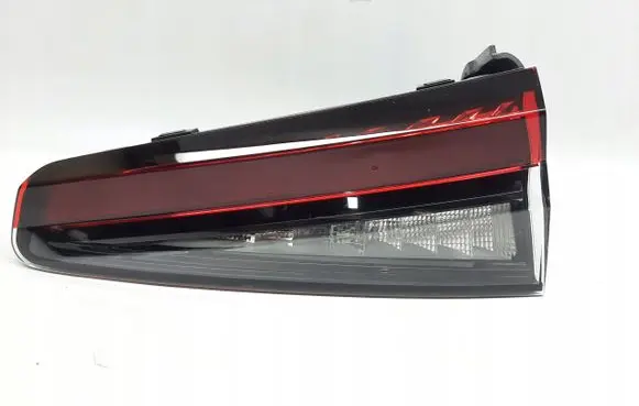 Tailgate rear/tail lights