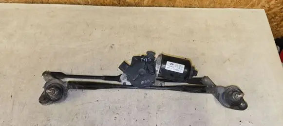Hyundai Santa Fe Front wiper linkage and motor 981102B000