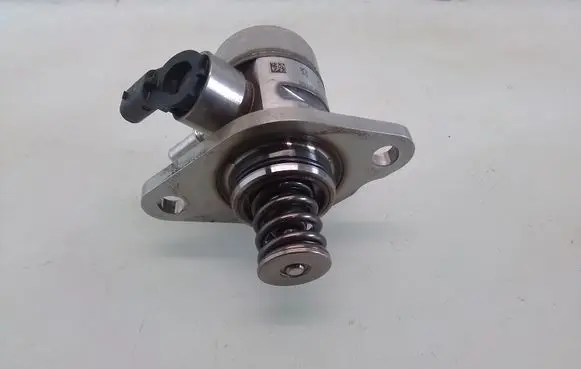 Peugeot 2008 II Fuel injection high pressure pump 9812133780
