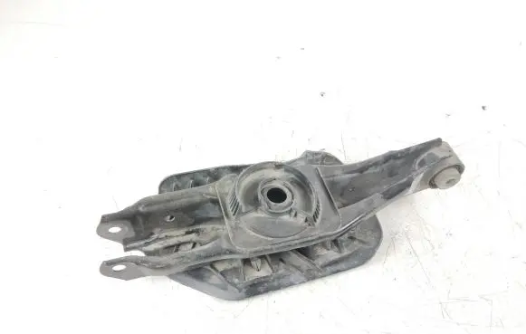 Rear control arm