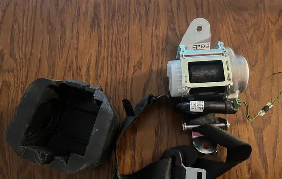 BMW X2 F39 Rear seatbelt 34227540 7441662