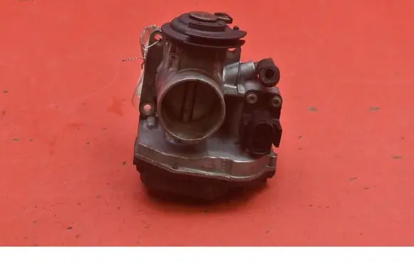 Volkswagen Polo III 6N 6N2 6NF Throttle body valve 030133064F