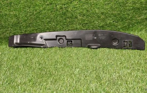 Volkswagen Jetta VI Fender mounting bracket 5C6821111A