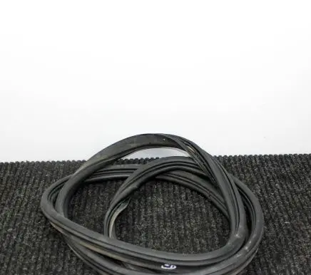 Trunk rubber seal (body)