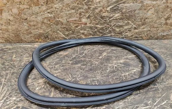 Fiat 500X Rear door rubber seal (on body) 