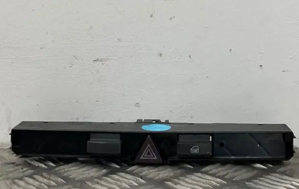 Opel Astra H Hazard light switch 13100105