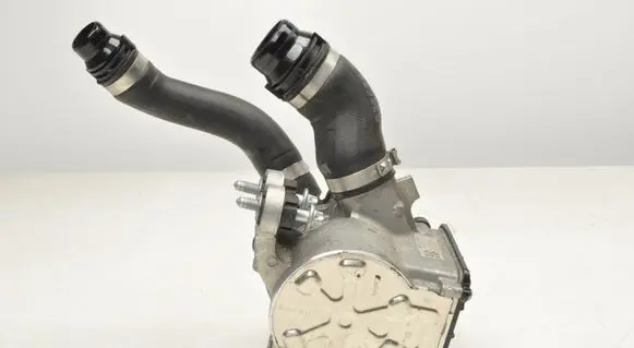 Mercedes-Benz GLC C253 Water pump A2542003000
