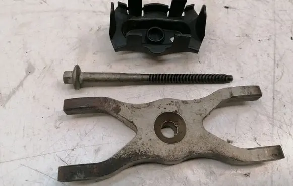 Ford Transit Fuel Injector clamp holder 6C1Q9L535AC 6C1Q9L513AA
