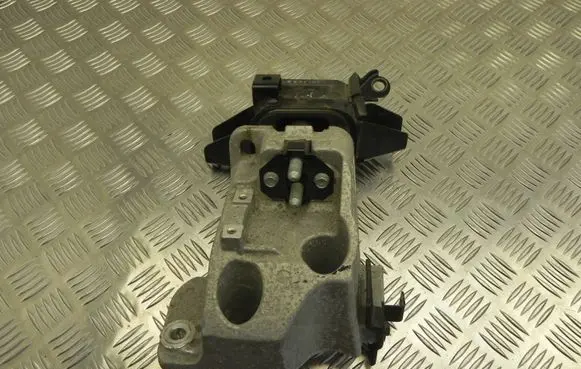 Hyundai Kona I Engine mount bracket 21011288
