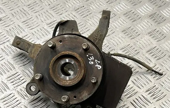 Hyundai i30 Front wheel hub spindle knuckle 