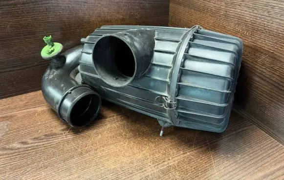 Iveco Daily 3rd gen Air filter box 500315949 500315951