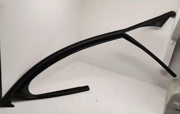 Mercedes-Benz C W205 Front door window/glass frame A2057250225