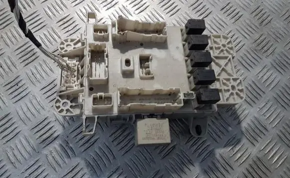 Toyota RAV 4 (XA20) Fuse box set 2119 2G16