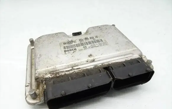 Volkswagen PASSAT B5.5 Engine control unit/module 066906032AS 0261207880