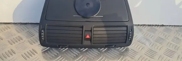 Skoda Octavia Mk2 (1Z) Dash center air vent grill