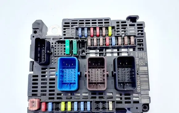 Citroen C4 II Picasso Fuse module 9810296380