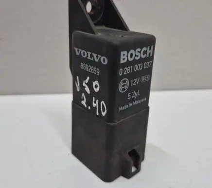 Volvo V50 Glow plug pre-heat relay 0281003037 8692859
