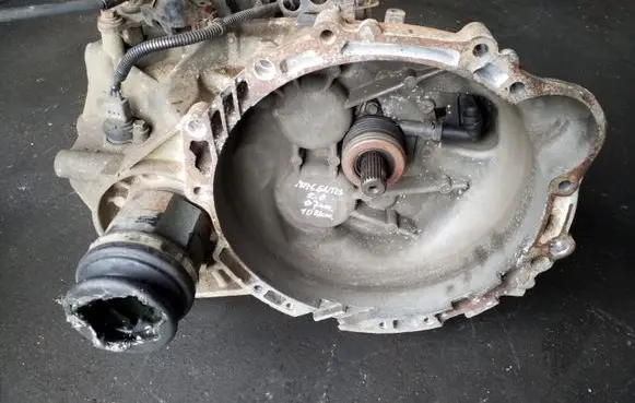 KIA Magentis Manual 6 speed gearbox S705J0