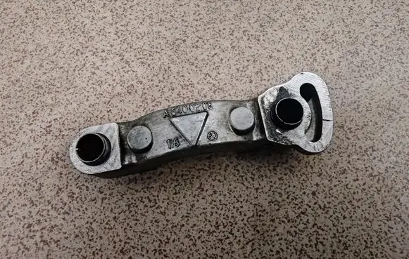 Mercedes-Benz A W169 Camshaft holder A6400208