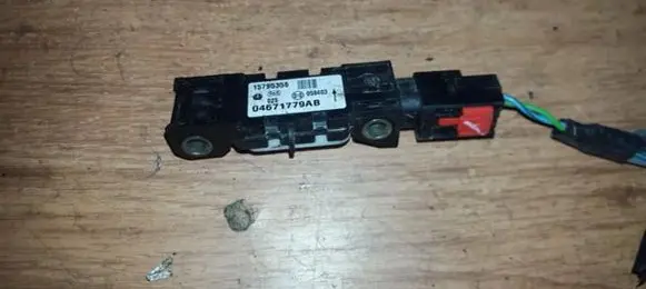 Chrysler Pacifica Airbag deployment crash/impact sensor 04671779ab 050403