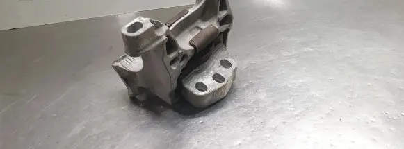 Engine mount bracket