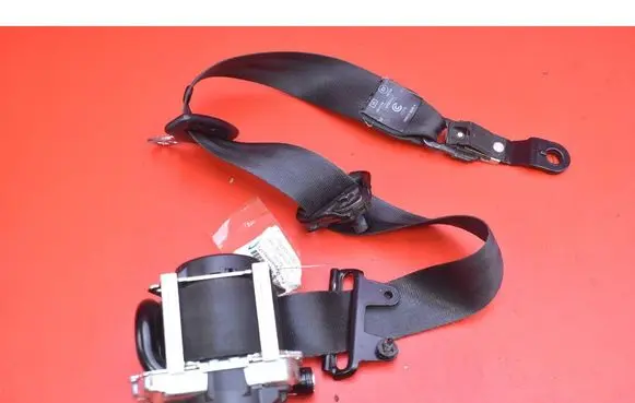 Volvo V40 Front seatbelt P31390453