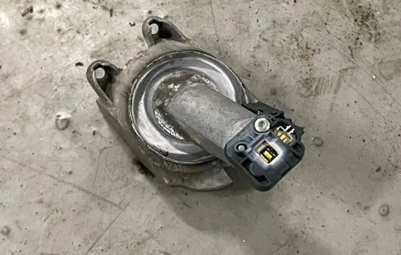 BMW 5 F10 F11 LED ballast control module 2172260