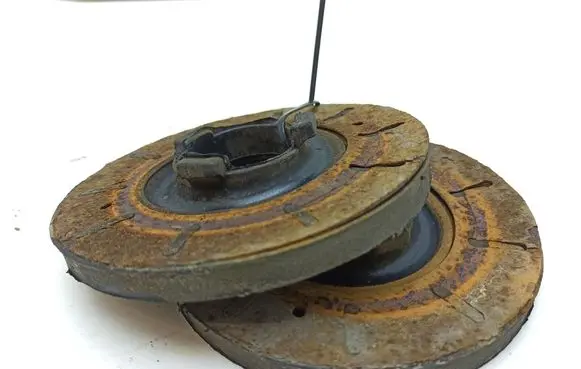 Volkswagen Transporter - Caravelle T5 Rear coil spring rubber mount 