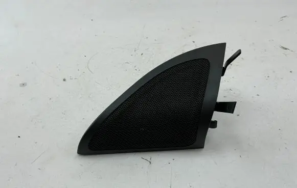 Mercedes-Benz A W176 Front door high frequency speaker A1767200111 00122458739