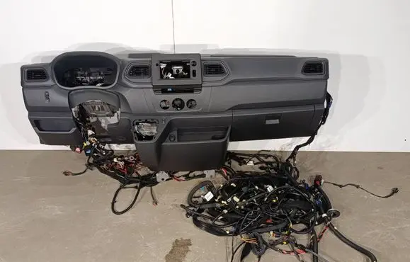 Renault Master III Dashboard 682000855R 682003777R 6820009479