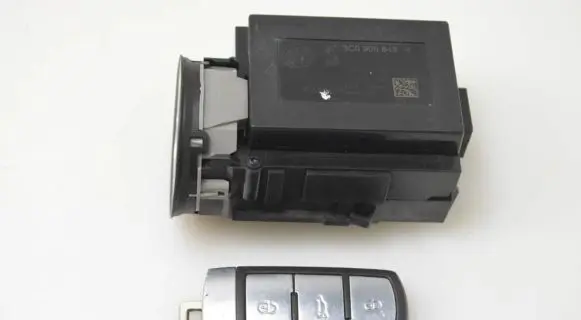Volkswagen PASSAT B6 Ignition lock 3C0905843R