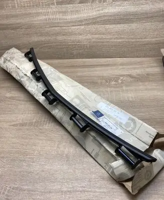 Mercedes-Benz S W221 Front bumper mounting bracket A2218850036