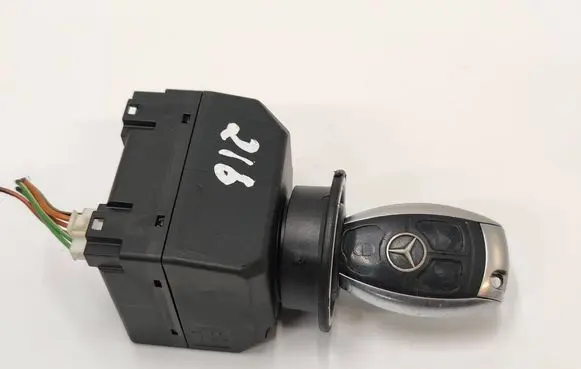 Mercedes-Benz R W251 Ignition lock A1645451308 33002807 1005420431706144