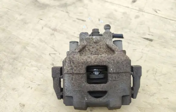 Toyota Yaris Front brake caliper 