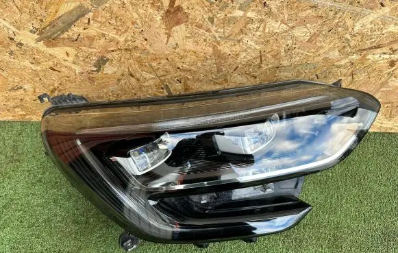 Renault Megane IV Headlight/headlamp 260100932R