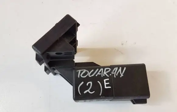 Volkswagen Touran I Glow plug pre-heat relay 038907281D 0281003038