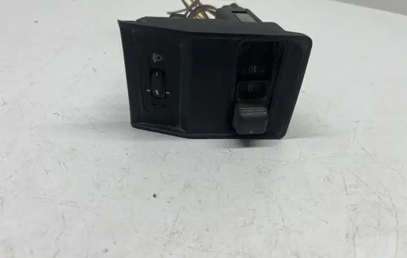 BMW 5 E34 Fog light switch 8110498 38813709 61311391849