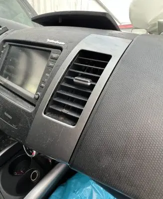 Peugeot 4007 Dash center air vent grill