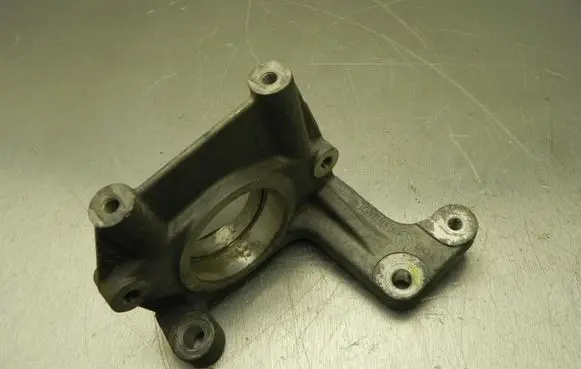 Nissan Juke I F15 Engine mounting bracket 130914A321 VD10030
