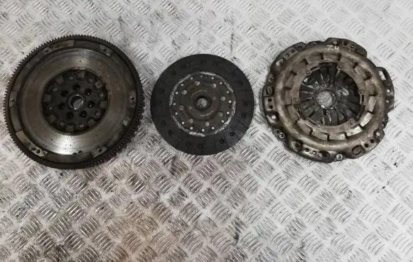 Mercedes-Benz B W246 W242 Flywheel A0262501001 G4100