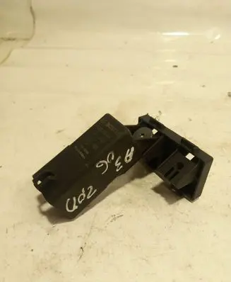 Volkswagen PASSAT B6 Glow plug pre-heat relay 0281003083 20211009