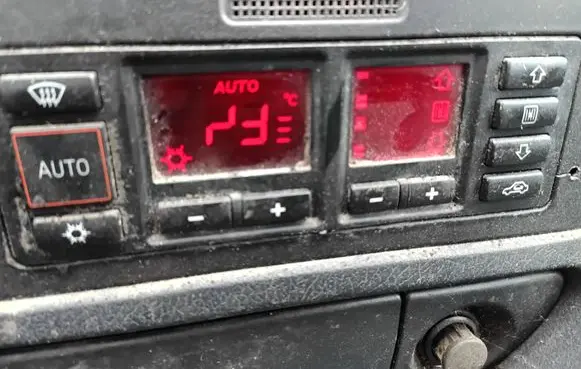 Audi A4 S4 B5 8D Climate control unit 8L0820043B