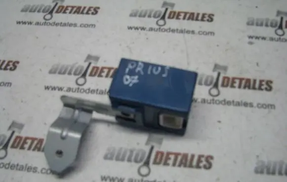 Toyota Prius (XW20) Window wiper relay 8594047010