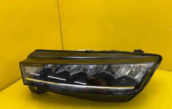 Skoda Octavia Mk4 Headlight/headlamp 5E4941015