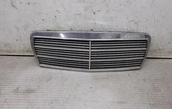 Mercedes-Benz E W210 Front bumper upper radiator grill 2108880023