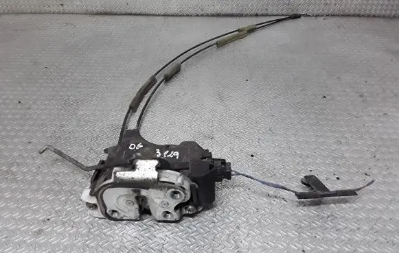 Mitsubishi Grandis Rear door lock